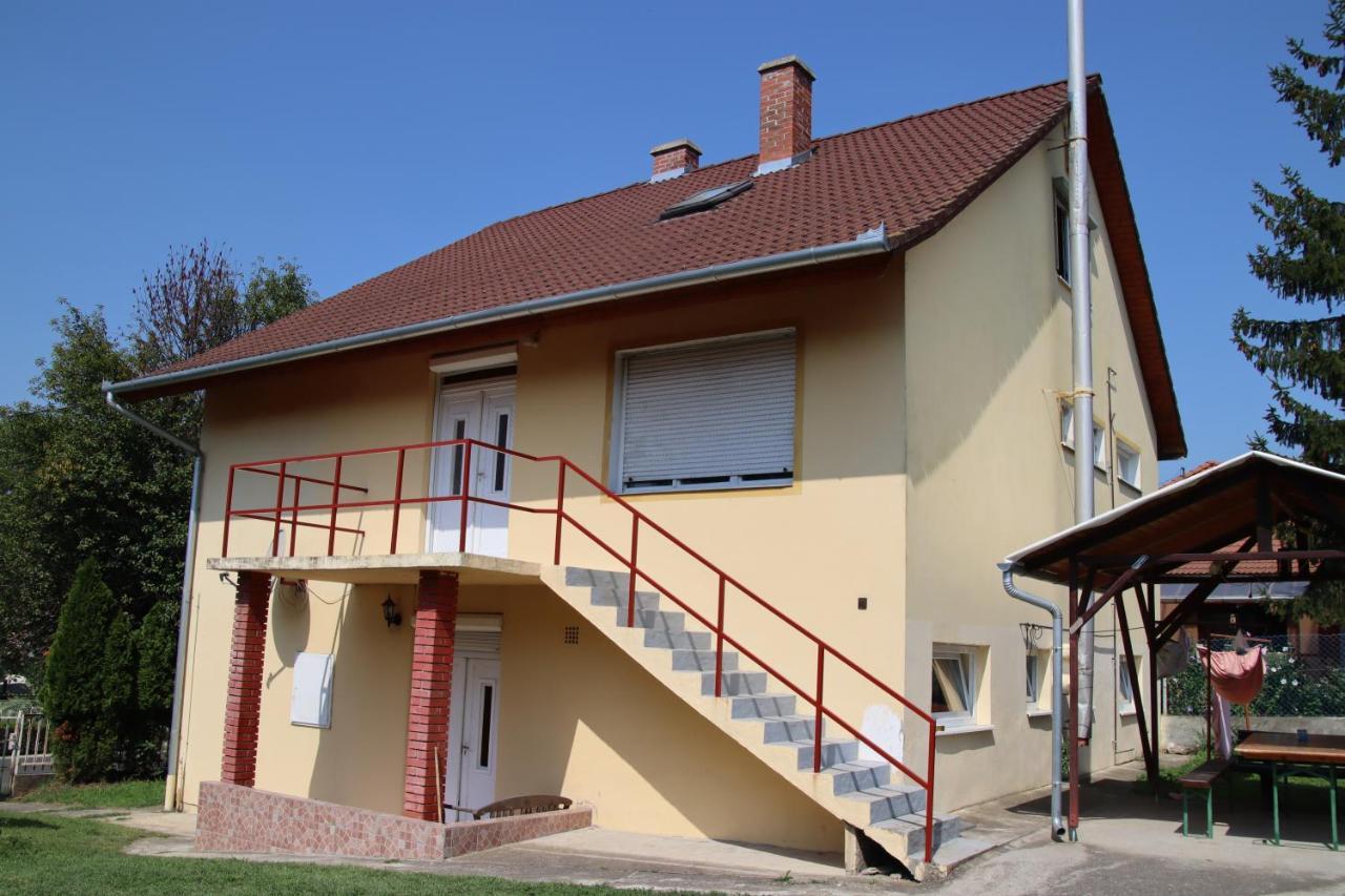 Grosses Ferienhaus Plattensee Balaton - Nyaralo Haz 6 Szobaval, 5 Fuerdoszobaval, 3000 Nm Apartamento Szolad Exterior foto