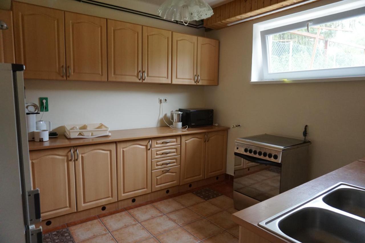 Grosses Ferienhaus Plattensee Balaton - Nyaralo Haz 6 Szobaval, 5 Fuerdoszobaval, 3000 Nm Apartamento Szolad Exterior foto