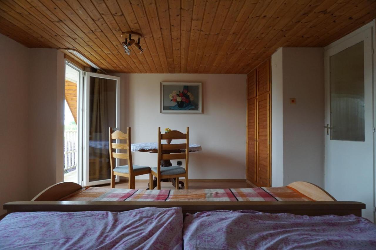 Grosses Ferienhaus Plattensee Balaton - Nyaralo Haz 6 Szobaval, 5 Fuerdoszobaval, 3000 Nm Apartamento Szolad Exterior foto