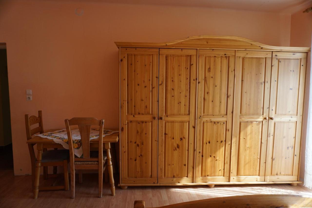 Grosses Ferienhaus Plattensee Balaton - Nyaralo Haz 6 Szobaval, 5 Fuerdoszobaval, 3000 Nm Apartamento Szolad Exterior foto