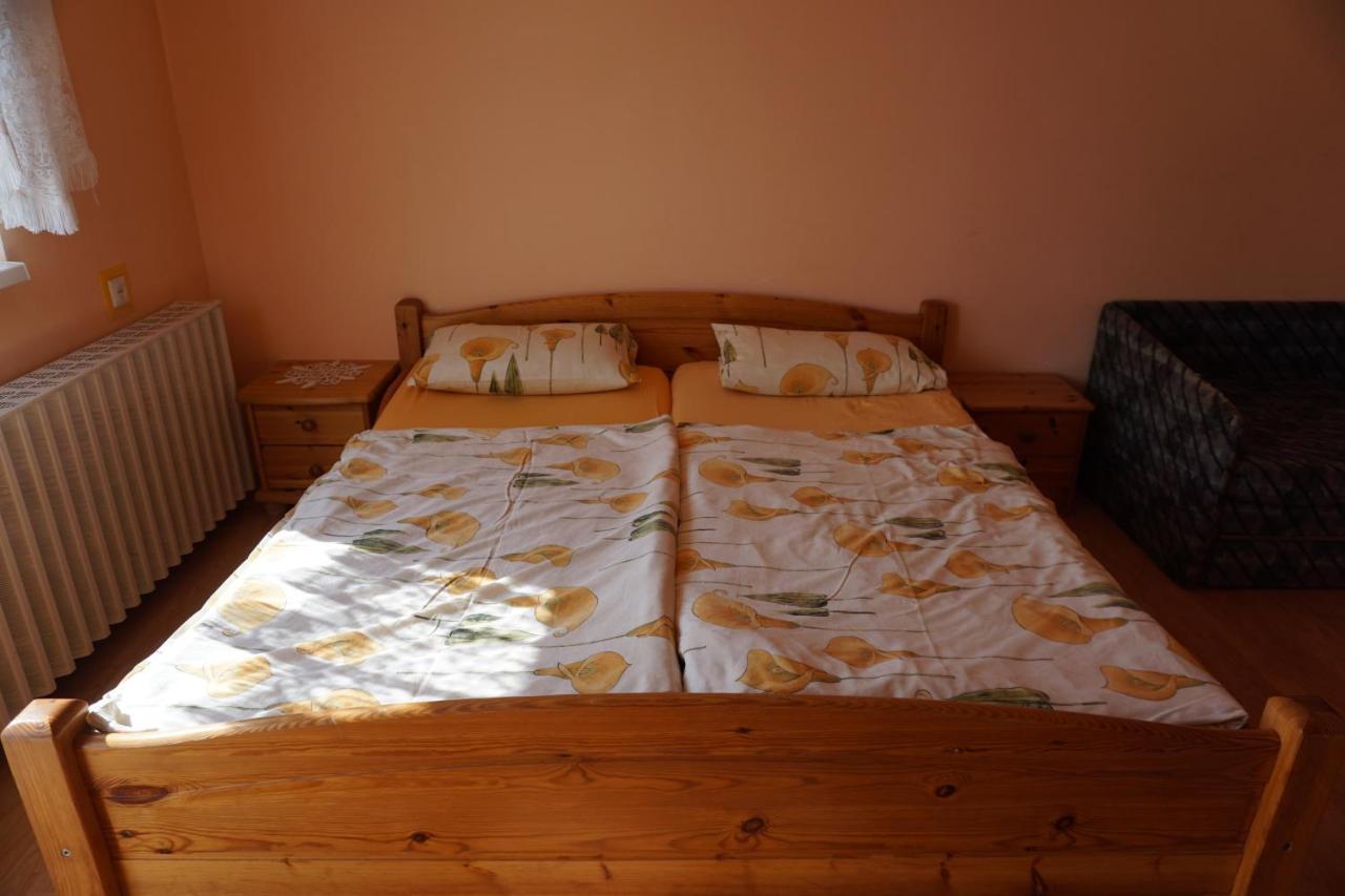Grosses Ferienhaus Plattensee Balaton - Nyaralo Haz 6 Szobaval, 5 Fuerdoszobaval, 3000 Nm Apartamento Szolad Exterior foto