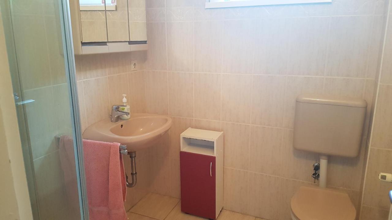 Grosses Ferienhaus Plattensee Balaton - Nyaralo Haz 6 Szobaval, 5 Fuerdoszobaval, 3000 Nm Apartamento Szolad Exterior foto