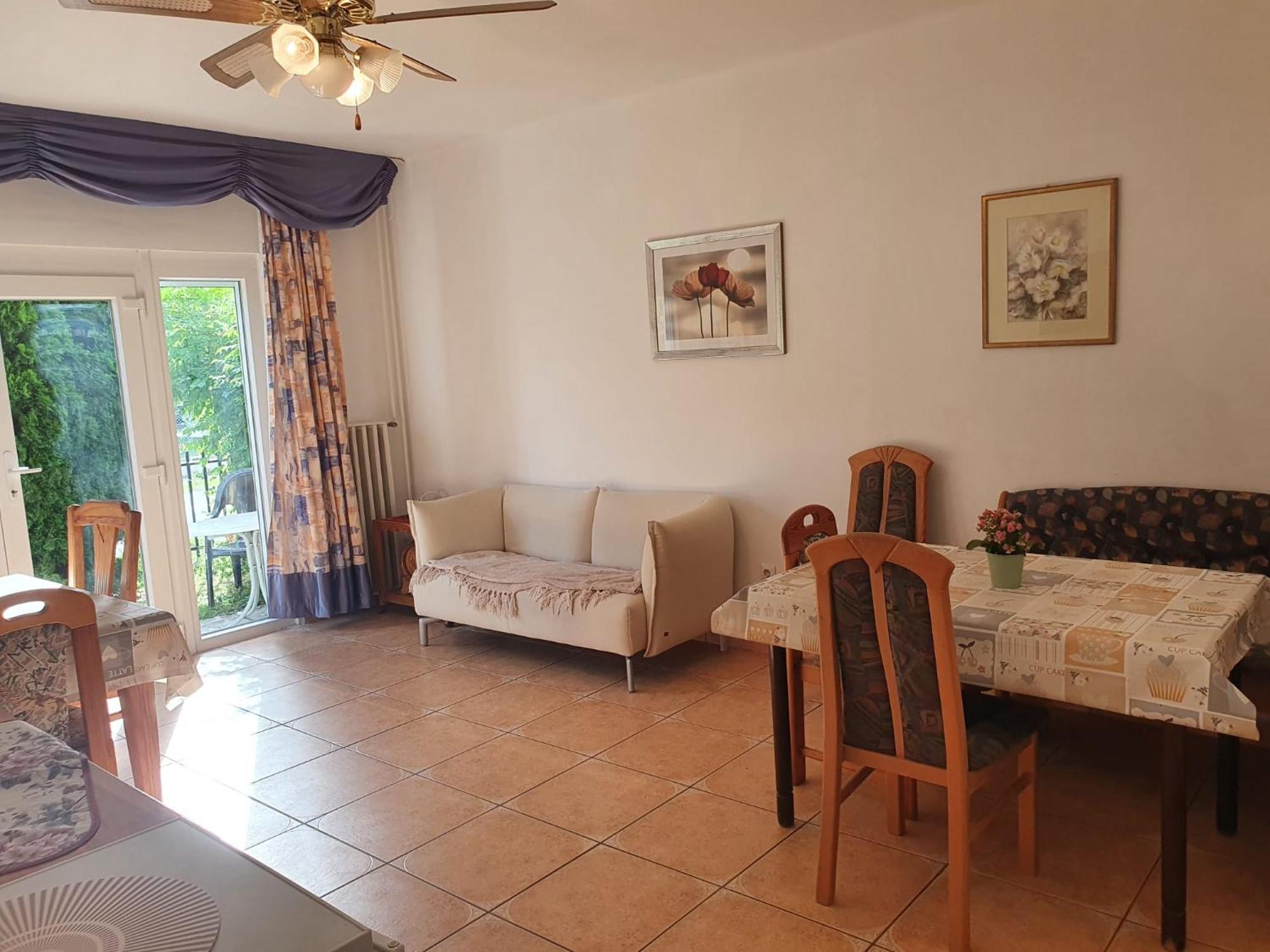 Grosses Ferienhaus Plattensee Balaton - Nyaralo Haz 6 Szobaval, 5 Fuerdoszobaval, 3000 Nm Apartamento Szolad Exterior foto