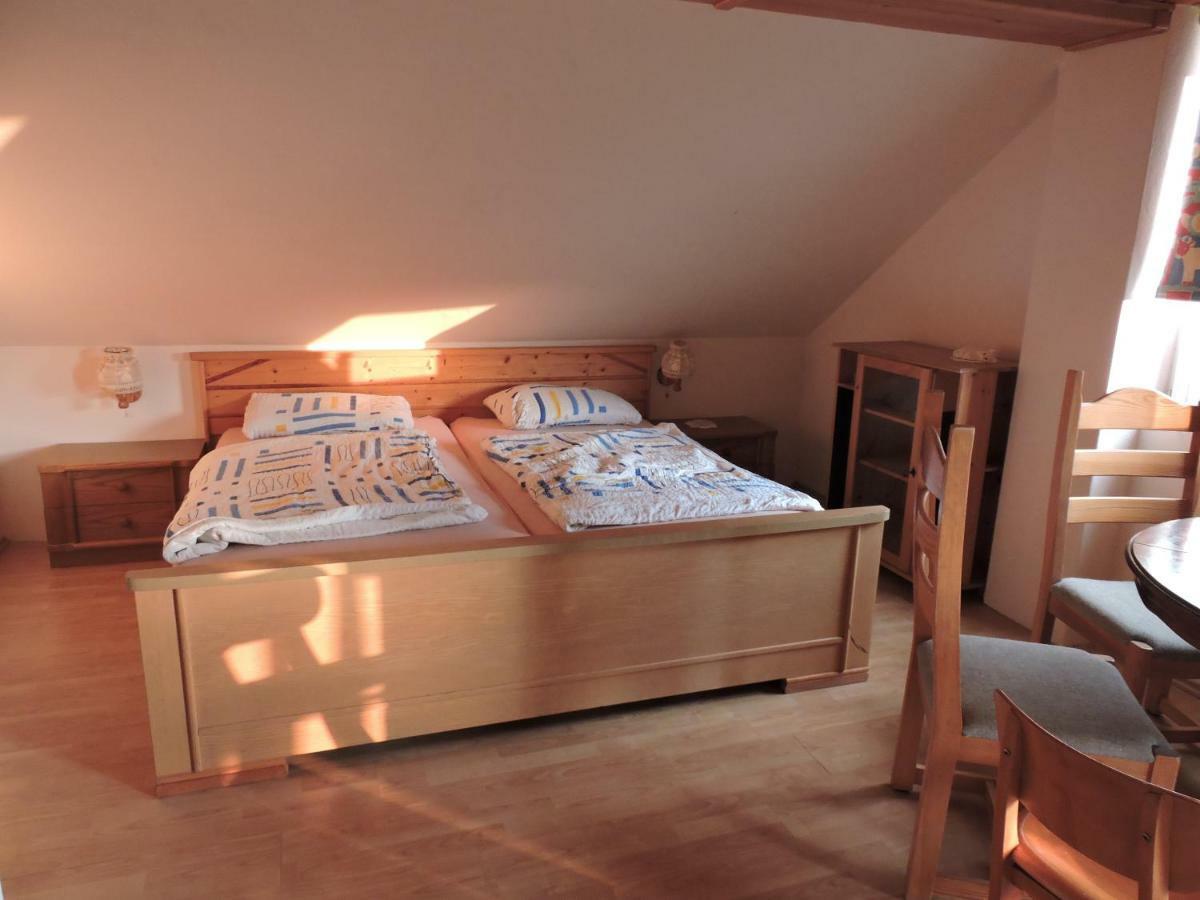 Grosses Ferienhaus Plattensee Balaton - Nyaralo Haz 6 Szobaval, 5 Fuerdoszobaval, 3000 Nm Apartamento Szolad Exterior foto